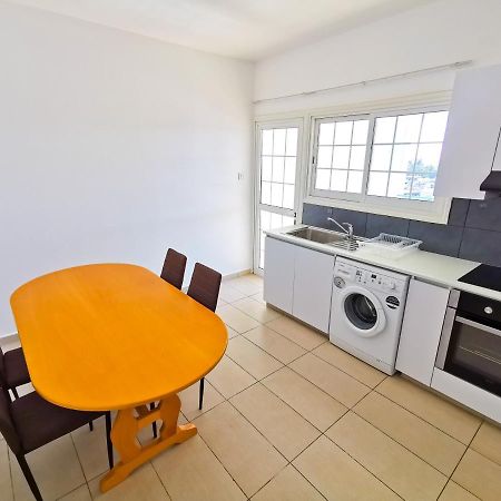 Off Course Seaview Apartment Larnaca Buitenkant foto