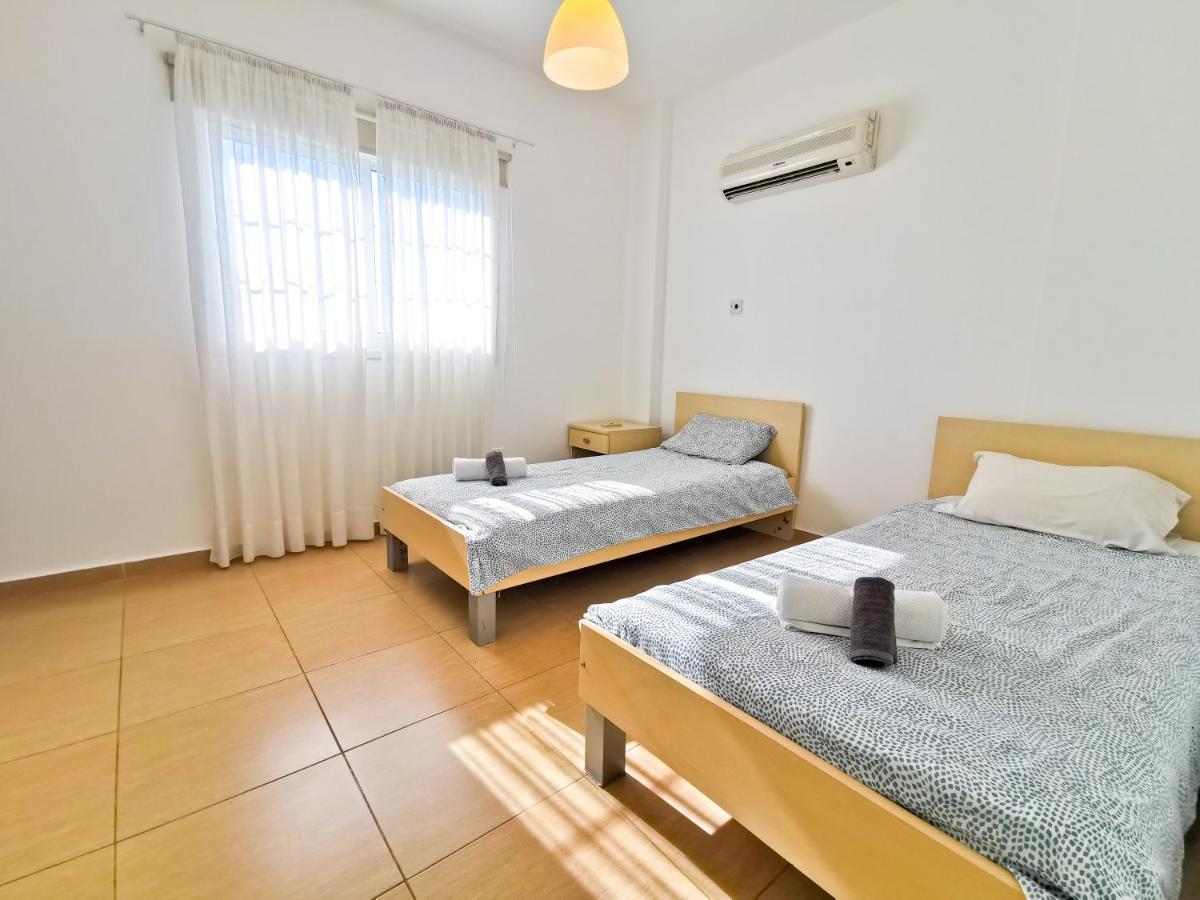 Off Course Seaview Apartment Larnaca Buitenkant foto