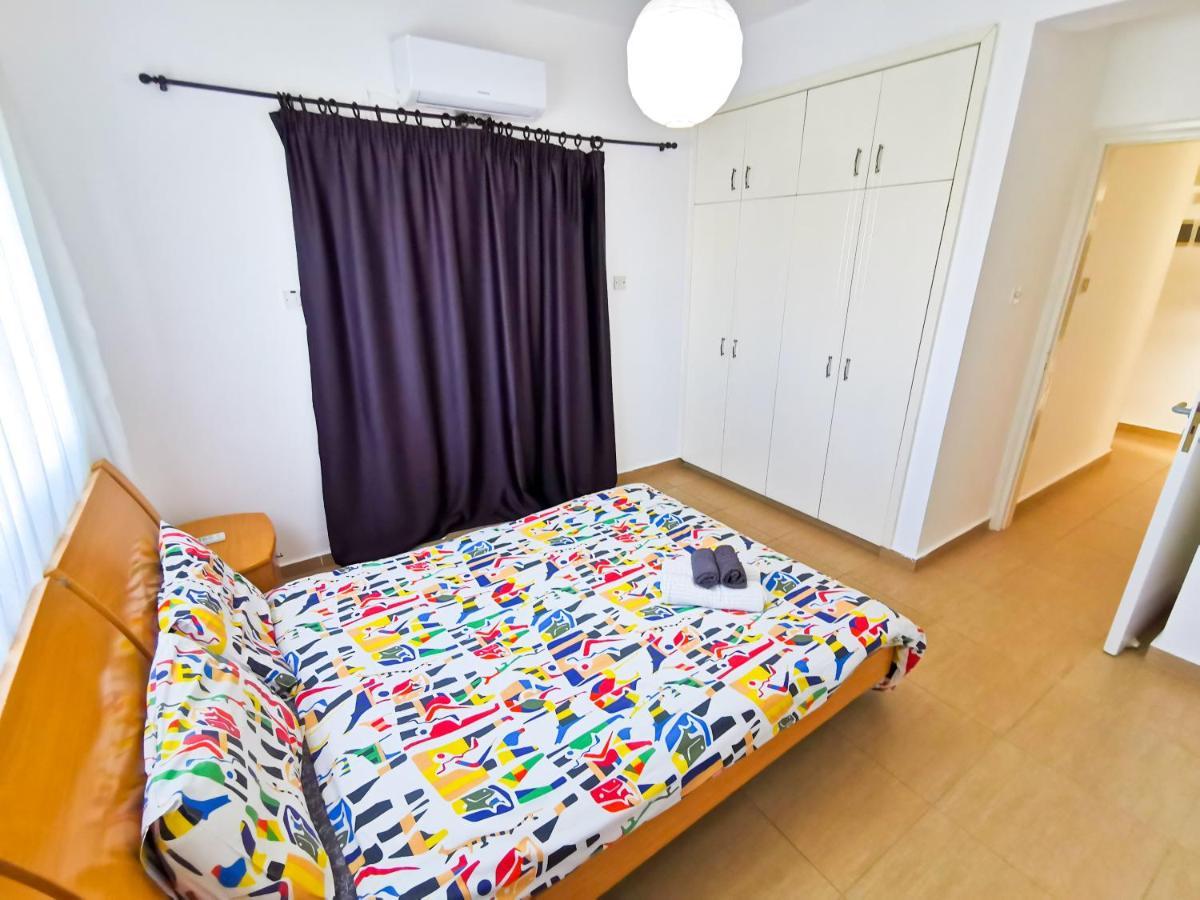 Off Course Seaview Apartment Larnaca Buitenkant foto