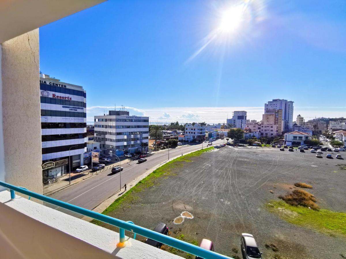Off Course Seaview Apartment Larnaca Buitenkant foto